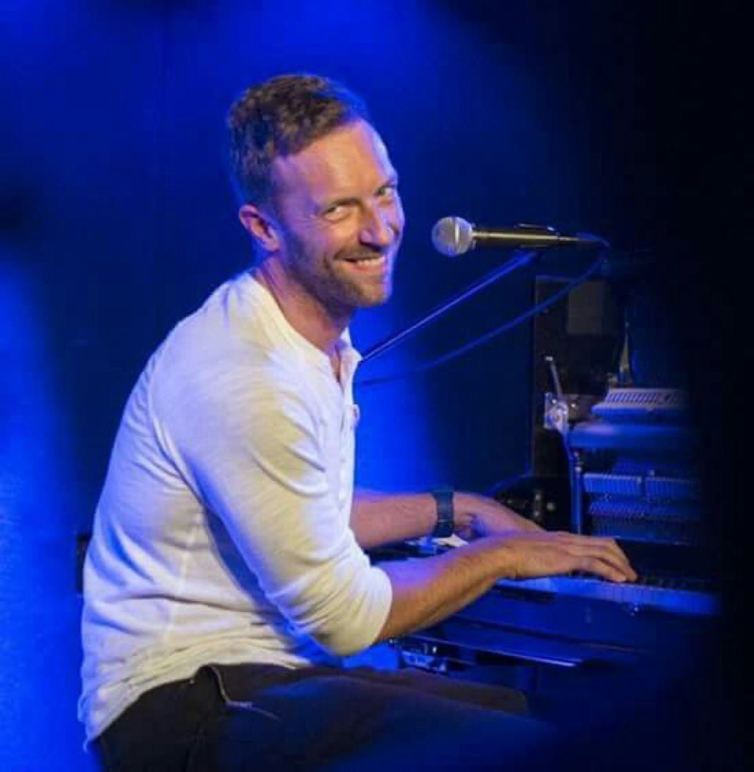 “Si yo estoy soltero, todos estamos solteros.”

- Chris Martin