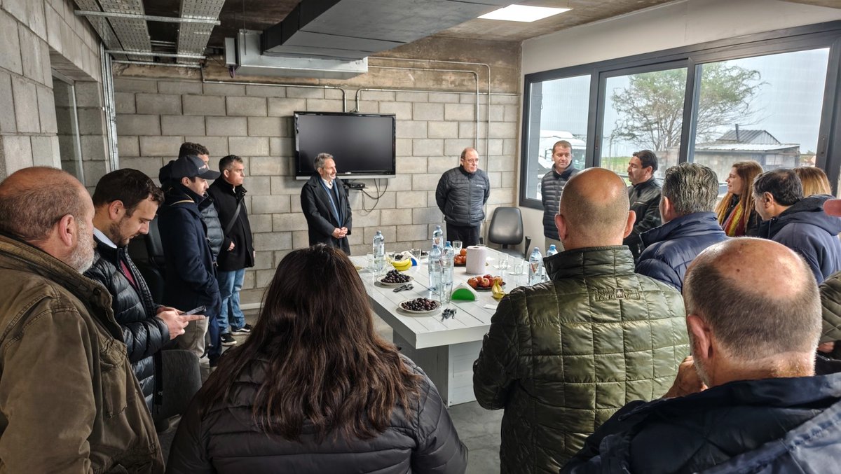 🌽🤝 Visita al corazón del comercio local 🍅🇨🇱🇦🇷

En el marco del Encuentro de Negocios Chile–Argentina 2025, las empresas participantes recorrieron el Mercado Central de Buenos Aires

#EncuentroChileArgentina #NegociosConSentido #MercadoCentral #ChileArgentina2025