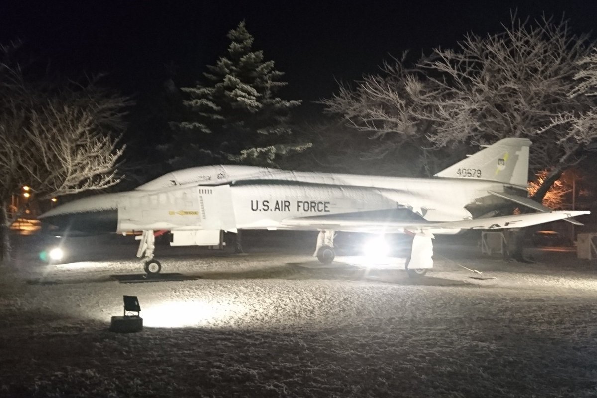 koba_hataji's tweet photo. おはようございます☀
#ファントムフライデー
米空軍三沢基地にひっそりと展示されているF-4C‼️
極寒の中撮影した記憶があります😱
#f4c
#phantom
#PhantomFriday https://t.co/lV0Qrc8Hhi