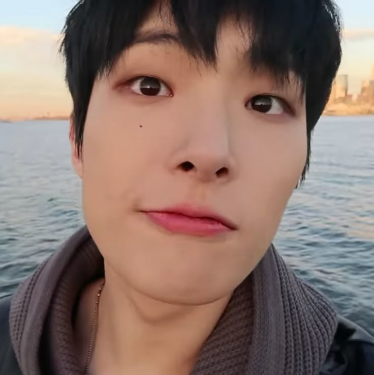 nomoremingi's tweet photo. mingi and his pretty brown eyes, a thread https://t.co/RXHYA2LbfD