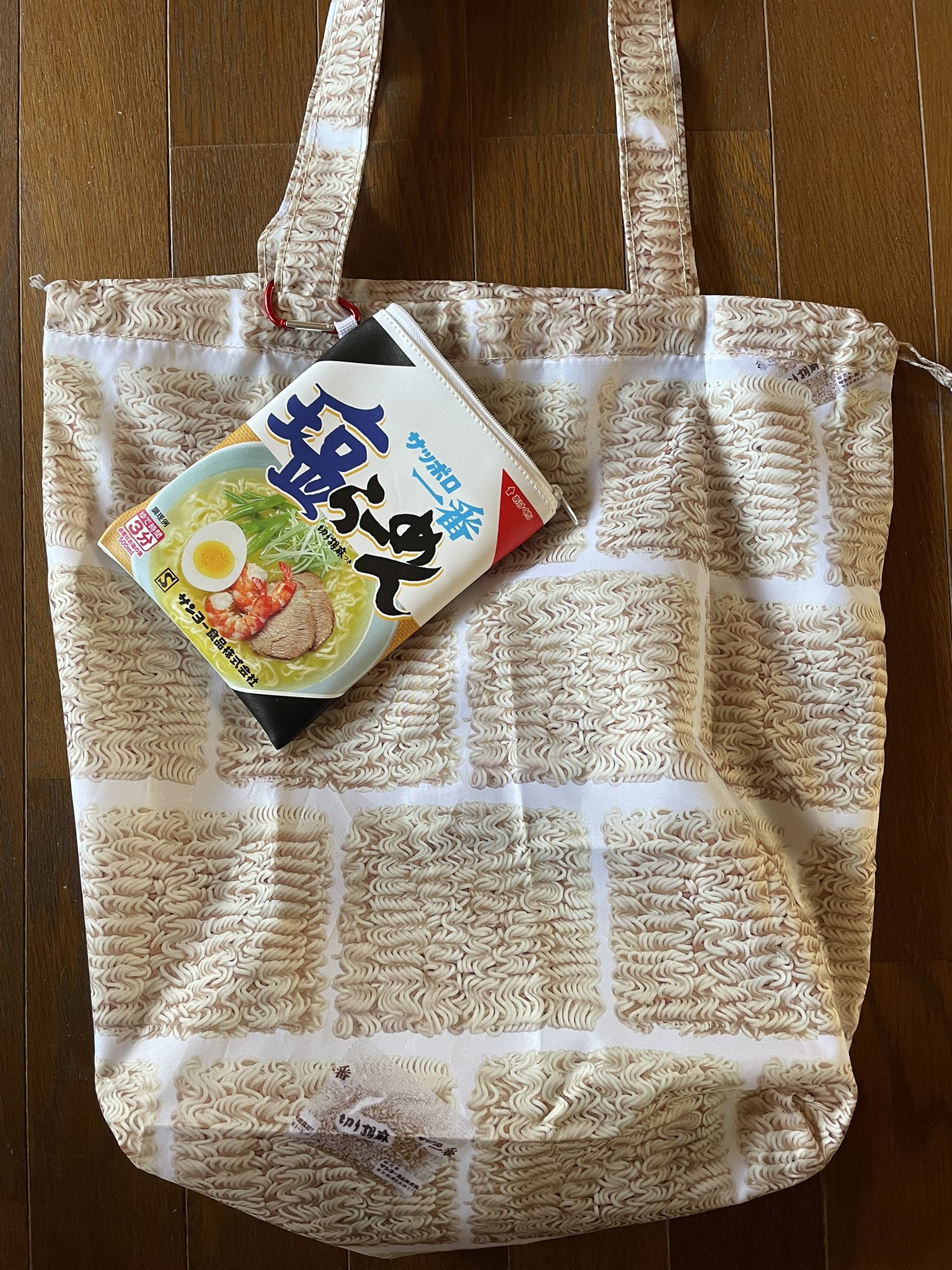 マルチタレント　声優　夜道雪さん　直筆サイン入りエコバッグ コミケで活躍しそうなearth music&ecologyの「イベントトート