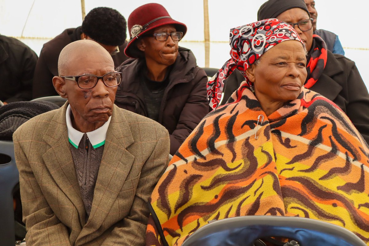 Ch_JesusChrist's tweet image. The Africa South Area Presidency of The Church of Jesus Christ of Latter-day Saints released the following statement:
It is with much sadness that we share the names of the 10 Latter-day Saints from the Maputsoe Lesotho Branch and their two drivers who passed away in the tragic…
