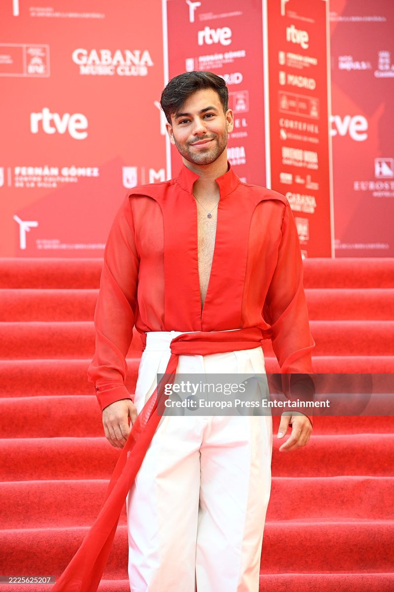 agoneyforever's tweet image. Me encanta #PremiosModaRTVE