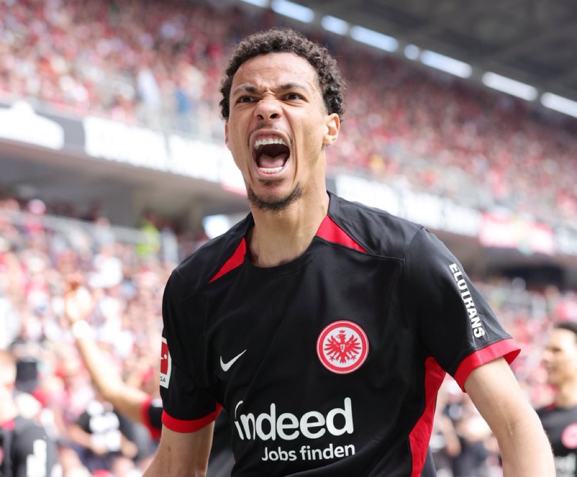 borbely_imre's tweet image. Hugo Ekitike's per 90 numbers compared to other CFs are incredible (last 365 days, Big 5 leagues)! 🔥
🔴 0.60 npxG (90th)
🔴 0.25 xAG (95th)
🔴 3.74 shots (93rd)
🔴 3.04 progr. carries (96th)
🔴 1.60 key passes (95th)
🔴 1.20 passes into box (93rd)
Perfect No. 9 for #LFC? 💪