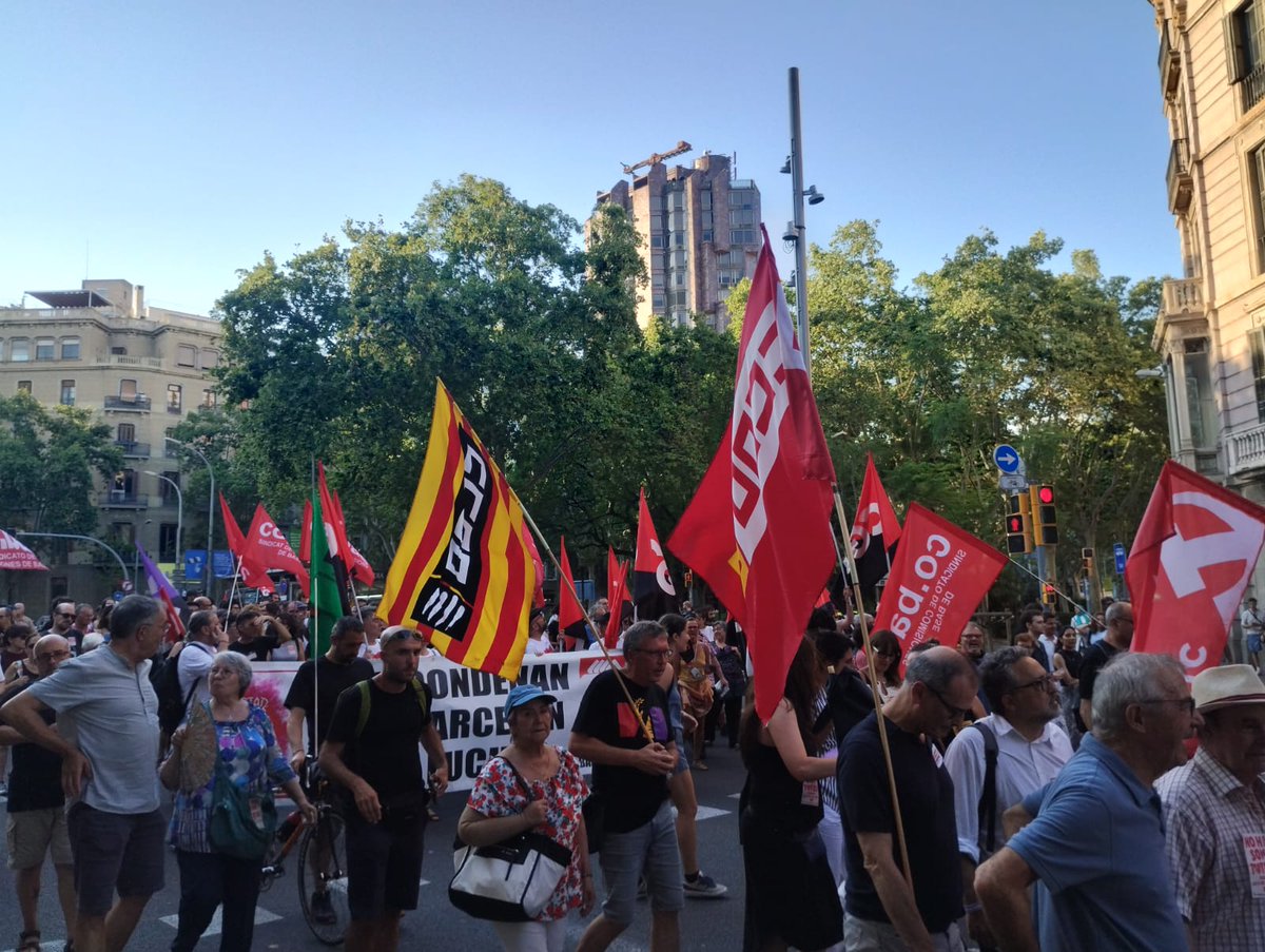 Avui estem al carrer per defensar el dret a lluitar pels drets laborals.

📣 En suport a les 6 de La Suiza.

#NoEsteuSoles
#NoEstaisSolas