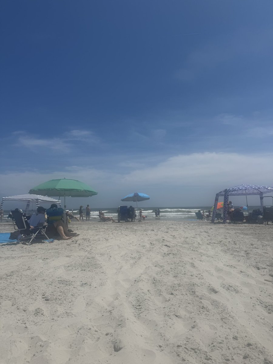 ItsGarrettFalco's tweet image. Told the office I’d be working from home this week. Yeah right. They’d need to call in the national guard to make me answer an email rn #RedRolls #WhiteCeiling