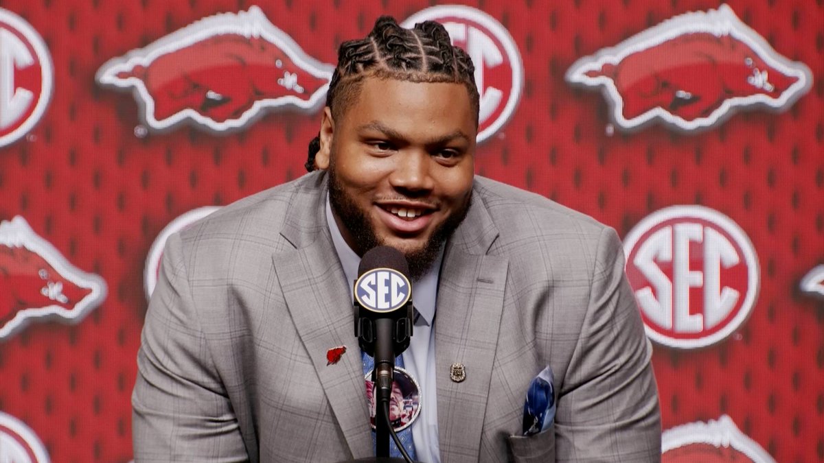 RileyMcFerran's tweet image. VIDEO: Arkansas DT Cam Ball answers questions from reporters at 2025 SEC Media Days.
youtube.com/watch?v=VvDc7L… #WPS
