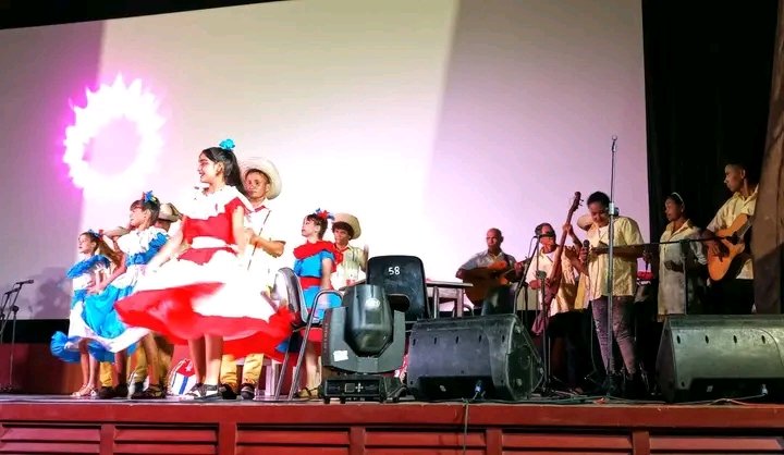 Yuleybi Clavero (@yuleybic57702) on Twitter photo Representado el municipio #Campechuela en el festival de artistas aficionados al arte en la #ProvinciaGranma.
<a href="/AlpidioAlonsoG/">Alpidio Alonso Grau</a>
<a href="/YudelkisOrtizB/">Yudelkis Ortiz Barceló</a>
<a href="/BorgesOlivero/">Carlos Borges Oliveros</a>
<a href="/LourdesFG65/">Lourdes Ferrera</a>
<a href="/Javierol89/">Daniel Javier Ortiz Leyva</a> Representado el municipio #Campechuela en el festival de artistas aficionados al arte en la #ProvinciaGranma.
<a href="/AlpidioAlonsoG/">Alpidio Alonso Grau</a>
<a href="/YudelkisOrtizB/">Yudelkis Ortiz Barceló</a>
<a href="/BorgesOlivero/">Carlos Borges Oliveros</a>
<a href="/LourdesFG65/">Lourdes Ferrera</a>
<a href="/Javierol89/">Daniel Javier Ortiz Leyva</a>