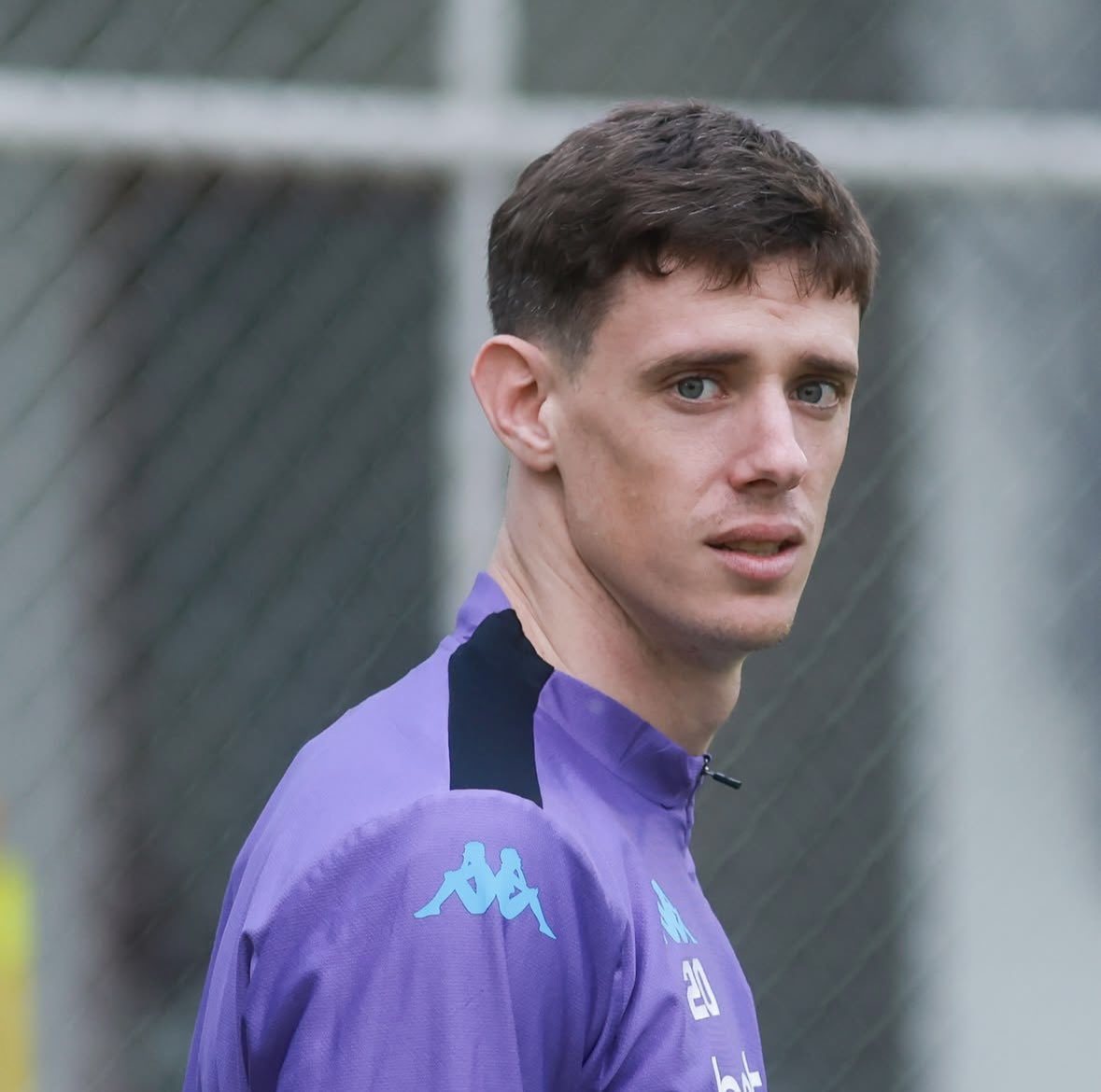 ❎ CONTI QUIERE GANAR EN GIMNASIA LO MISMO QUE EN RACING

A esta hora, es la principal traba en su salida. El defensor no acepta bajar sus pretensiones económicas y para el Lobo su sueldo actual es impagable.

✳️ Si se resuelve rápido, la Academia cerrará la llegada de Nacho