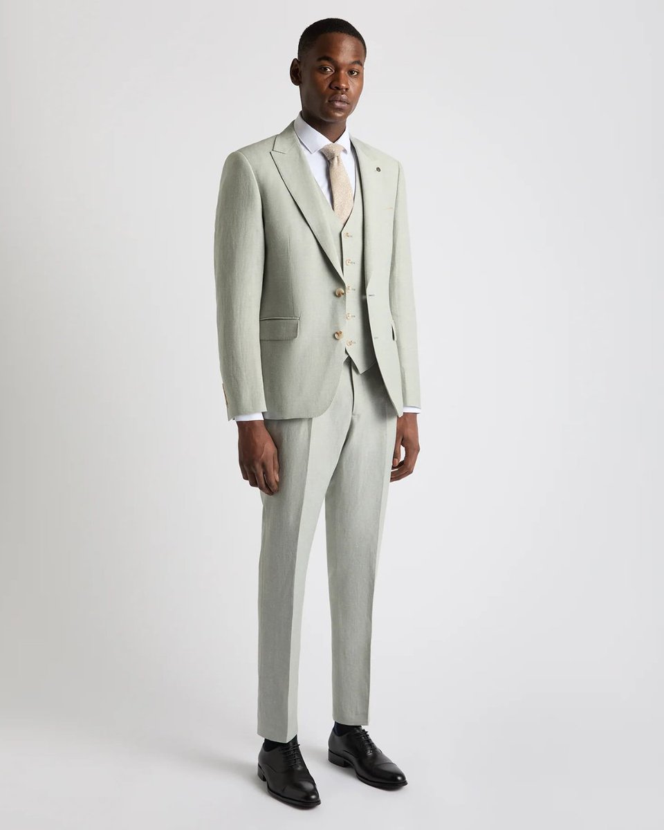 Discover the suiting colour of the season. bit.ly/remusgreensuits