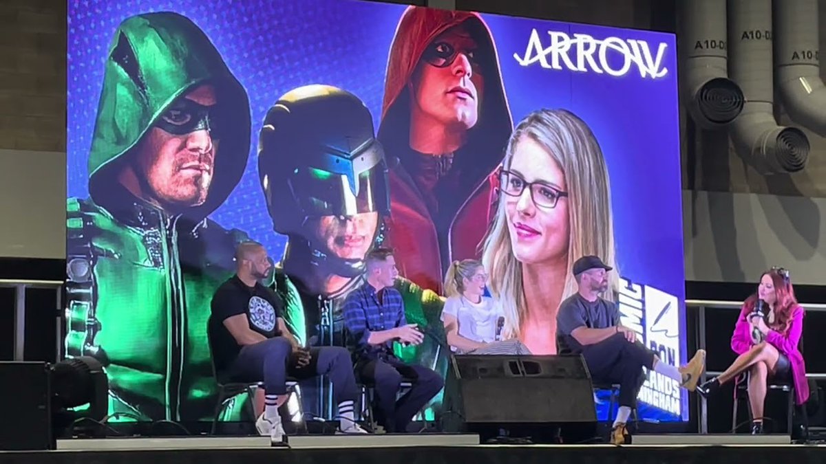ArchersBrasil's tweet photo. LINDOS NÉ? ! Stephen Amell, David Ramsey, Coltan Haynes e Emily Bett na convenção Midlands Comic Con 2025.
@ColtonLHaynes
#ComicCon #midlandscomiccon #Arrow #Arrowverse https://t.co/Ll4kLQ2ZLI