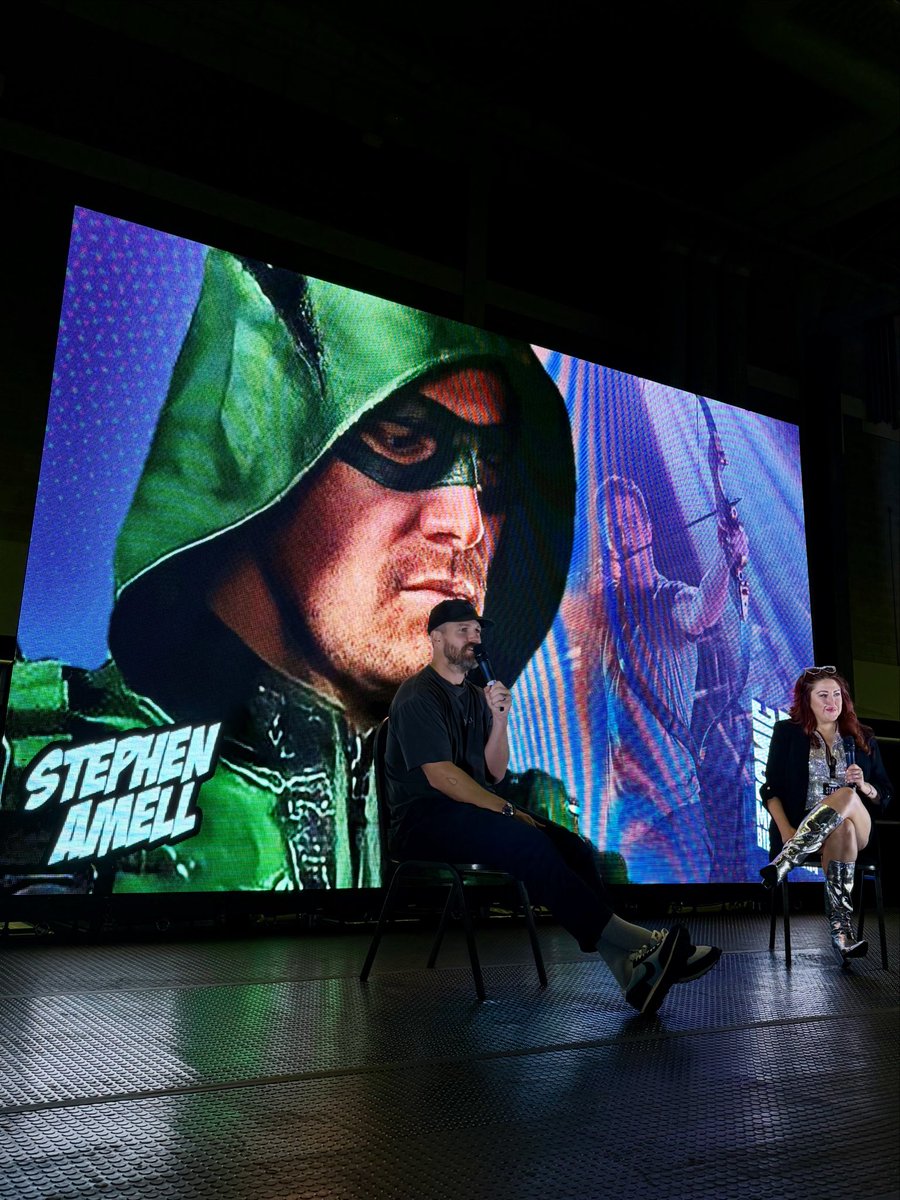 ArchersBrasil's tweet photo. LINDOS NÉ? ! Stephen Amell, David Ramsey, Coltan Haynes e Emily Bett na convenção Midlands Comic Con 2025.
@ColtonLHaynes
#ComicCon #midlandscomiccon #Arrow #Arrowverse https://t.co/Ll4kLQ2ZLI