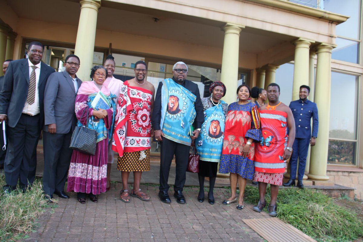 📸 [PHOTO HIGHLIGHTS] From the ongoing Human Rights Promotion Mission to the Kingdom of Eswatini 🇸🇿 — meeting with Chairperson of the Elections and Boundaries Commission.

#HumanRights #PromotionMission #Eswatini