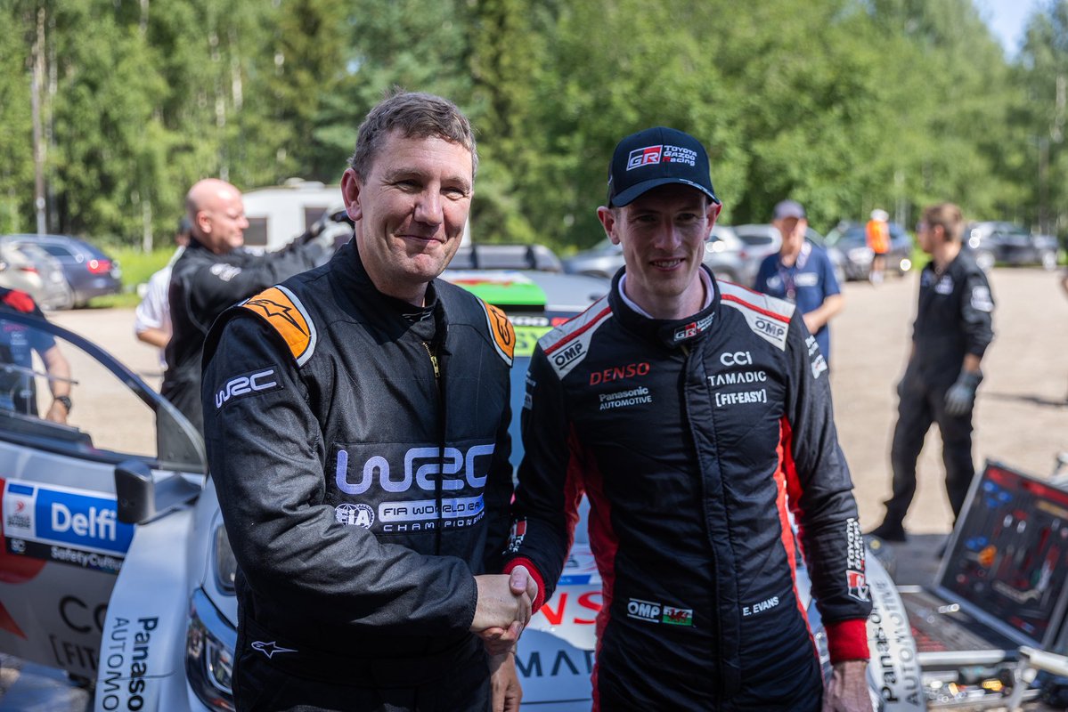KristenMichalPM's tweet image. Today kicks off @RallyEstonia, back in the @OfficialWRC calendar!
Big cheers to @ElfynEvans for an awesome test drive experience.
Nael kummi, @OttTanak ja Martin Järveoja! 🇪🇪