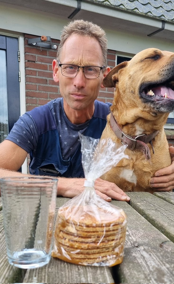smit_evelien's tweet image. Koffiedrinken doen we nooit met zijn tweeen tijdens de zomermaanden, het is in ieder geval nooit saai❤️

#mijnlief