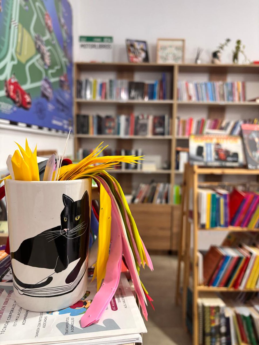 ¿Pensando en el Día del Amigo?

📚Lenguaje claro Libros, tu librería en Carapachay.
📳 Tomamos consultas y pedidos por WhatsApp 11 7615-0881
🛺Llevamos a domicilio.

#libros #amigos #barrio