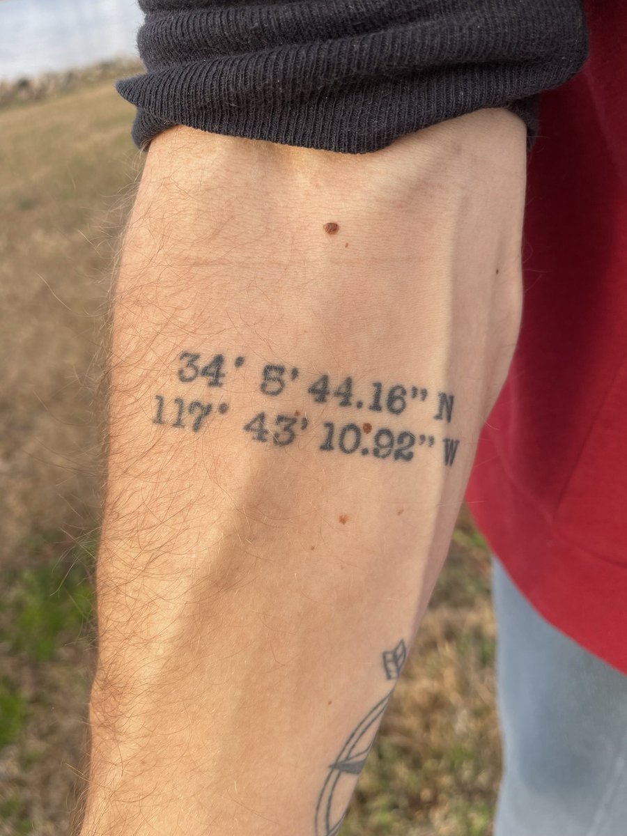 HilinskisHope's tweet image. #NationalTattooDay
Today we celebrate the powerful stories told through ink & are moved by those who have chosen to honor Tyler in this deeply personal & permanent way. From the 3’s, to Ty’s @WSUCougars nickname (Klink) to the coordinates of his Kauai lighthouse, to the words…