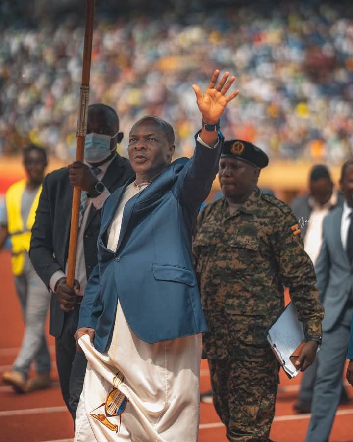 MiiroShafik_'s tweet image. In 1993, His Majesty Kabaka Ronald Muwenda Mutebi II stood as the cornerstone in the historic restoration of cultural leadership and sovereignty in Uganda.
#Amatikkira32 #KabakaMutebiII
