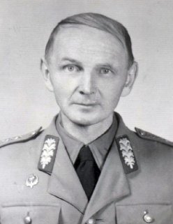 AnitaSchelde's tweet image. Czy moglibyście napisać @InstPileckiego :
jaki promil Polaków zginął Męczeńską Śmiercią podczas "Małego Katynia" i w późniejszych latach na skutek ZBRODNICZEJ działalności szefów PUBP w Augustowie i Suwałkach : Aleksandra Kuczyńskiego (na zdj.) i Zygmunta Mossakowskiego ?????