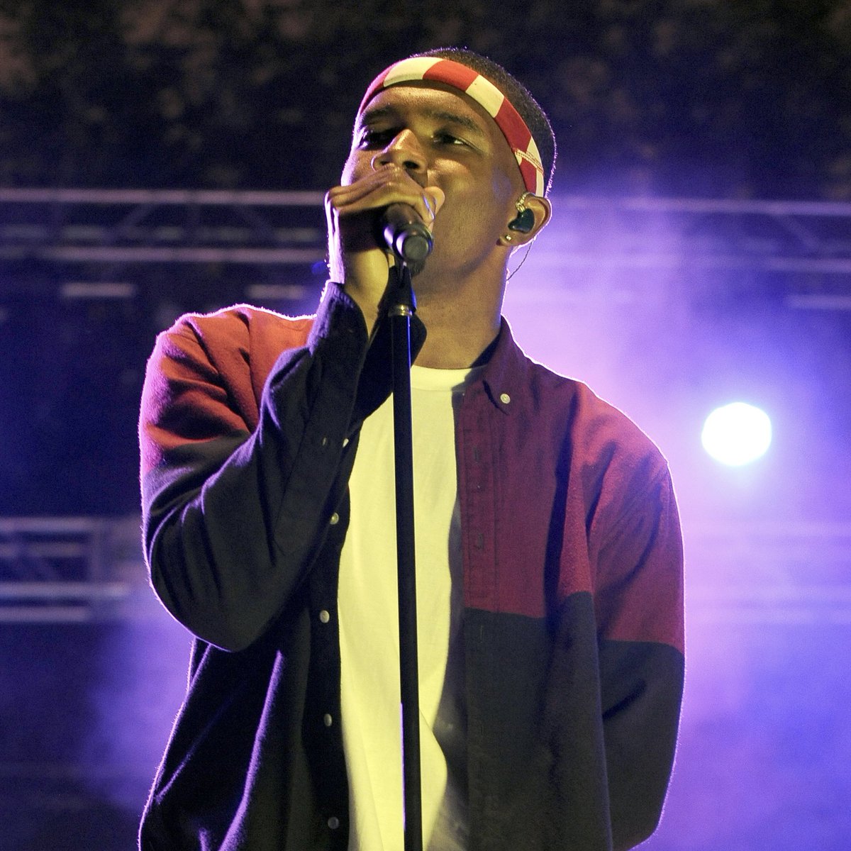 Genius's tweet image. throwback to midi mafia’s #dirtyswift revealing that #frankocean’s “swim good” was actually recorded in 10 minutes 🤯👀