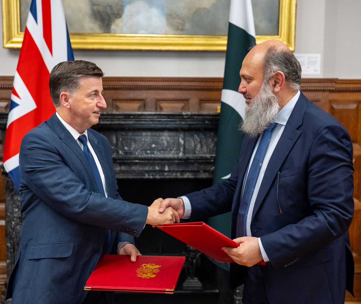 UK &amp; Pakistan launch a new Business Advisory Council to deepen trade ties as UK-Pakistan trade reached £4.7 billion in 2024. Focus is on IT, healthcare, agri-tech, pharma. 🇬🇧🤝🇵🇰

UK pledges £200K to boost investment in Pakistan. <a href="/ukinpakistan/">UK in Pakistan 🇬🇧🇵🇰</a> <a href="/Emergingpk/">Emerging Pakistan</a> islamabadscene.com/uk-and-pakista…