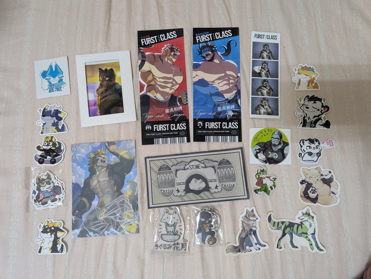 MinelodyWolf's tweet image. I think it&apos;s the first time I post the things I got at the con, but it&apos;s easier to reach out to new friends, so let&apos;s do it 😁

Thanks everyone I met in #FURSTCLASS for giving me such a good memory!

#Furstclass2025