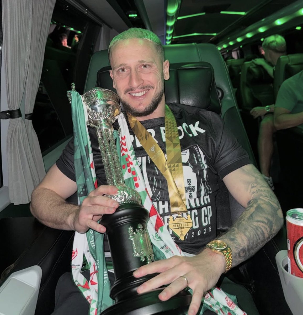“O Sporting é a minha casa, o meu filho joga no Sporting, o meu filho mais novo quando puder também quer entrar. 

É a minha casa todos os dias tanto de manhã (hora do treino), como ao final do dia como tenho que o levar ao treino.

Sinto-me muito feliz e grato”

Nuno Santos 🗣️