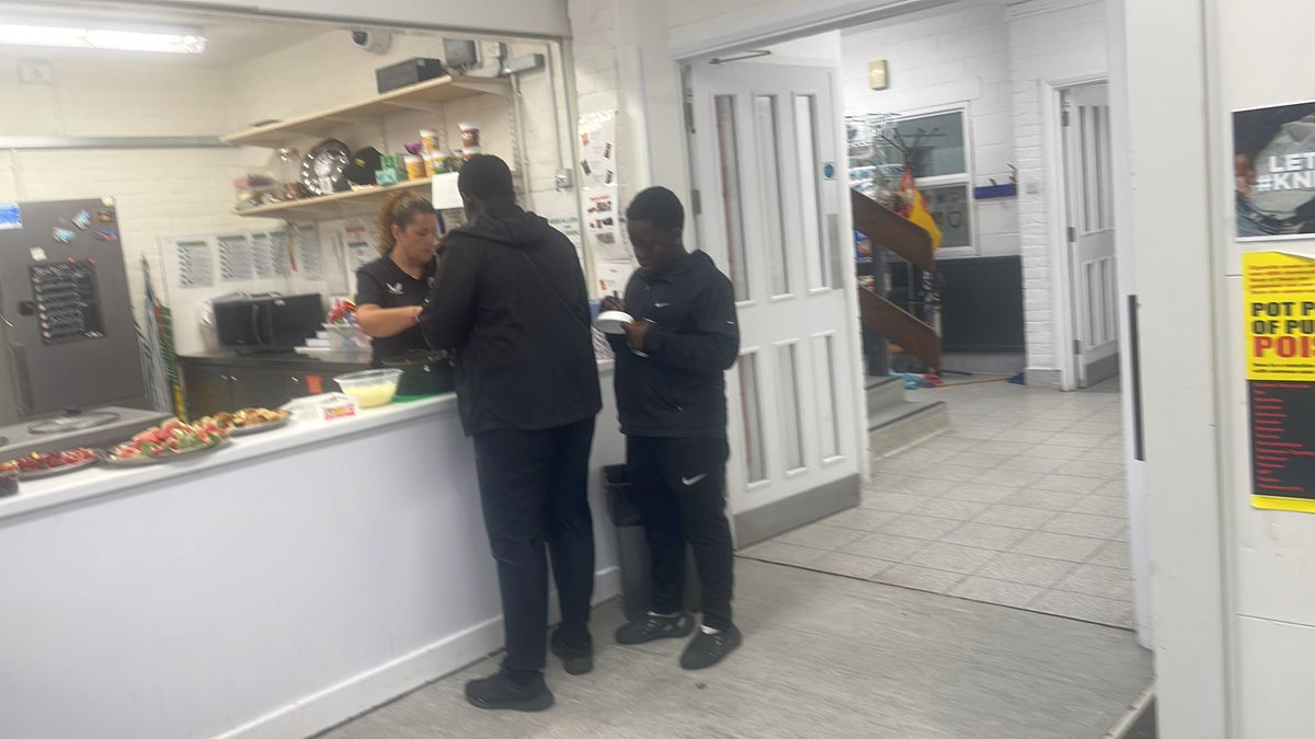 HawksmoorYouth's tweet image. Music, Sports Pool and food what more could you ask for. Wednesday night youth session @YoungGreenwich Safe space for young people to come socialise, have fun and learn life skills @CllrLindaBird