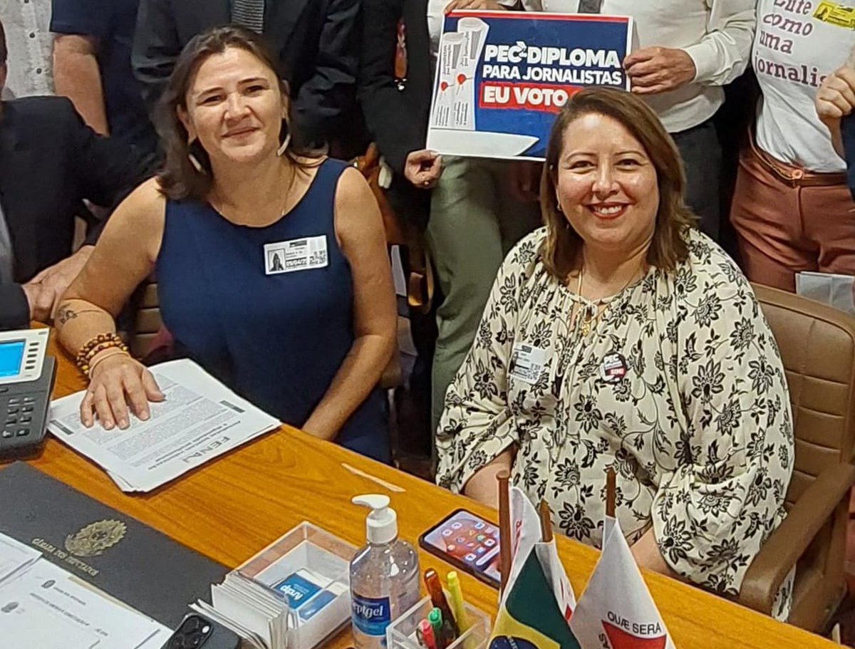 SindijorPR's tweet photo. “A indicação de uma mulher é fundamental” para transformar o ambiente sindical, diz Márcia Raquel de Oliveira, diretora-executiva do SindijorPR, que acaba de ser eleita para integrar a Federação Nacional dos Jornalistas. https://t.co/TgRPoOLwWV https://t.co/mQllgPBAol
