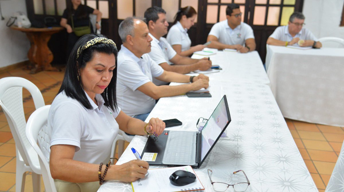 ¡Así vivimos el segundo módulo de #EnRutaASantander!

Un espacio en colaboración con <a href="/Destinosan_co/">DestinoSantander.co</a> , nuestra agencia de promoción de región, enfocado en fortalecer las capacidades de los territorios en Promoción de Destino.

Junto a <a href="/tribocol/">Tribocol</a>, consultora experta en narrativas de