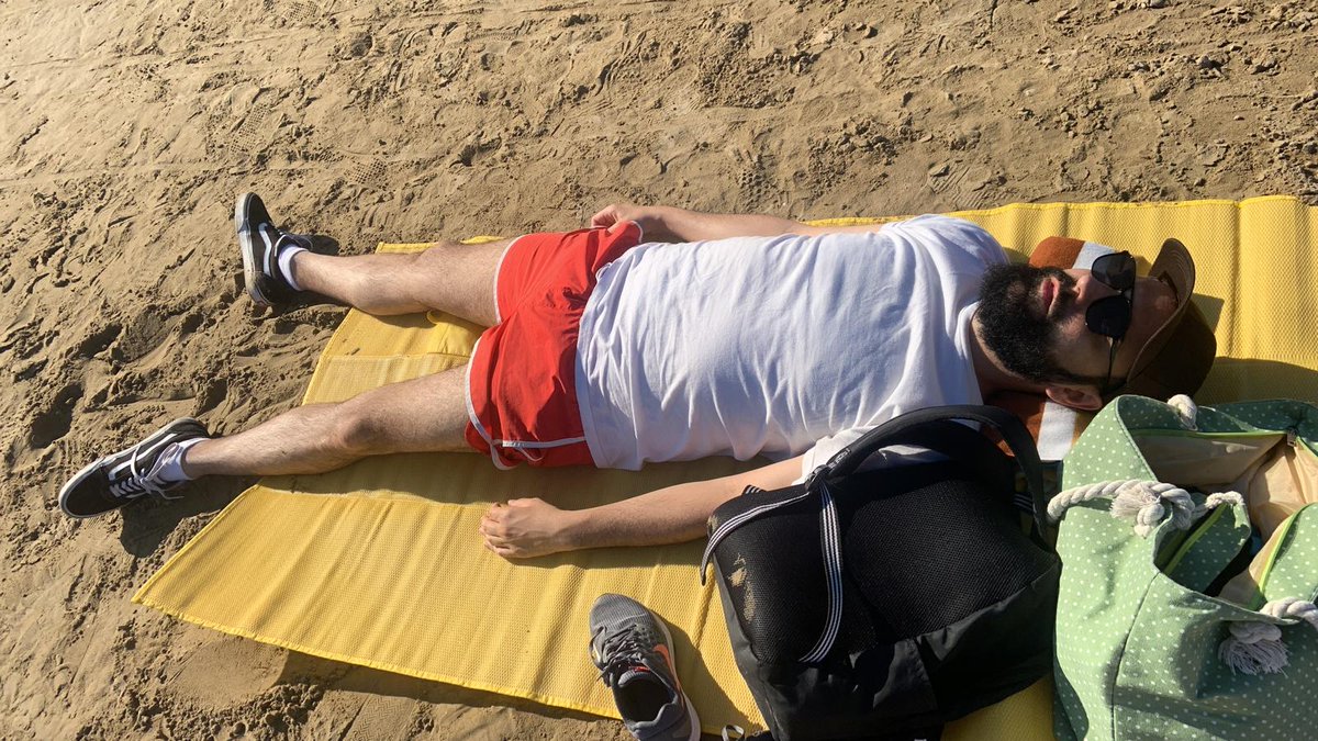 sugarcrushmusic's tweet image. La playa me sienta regular