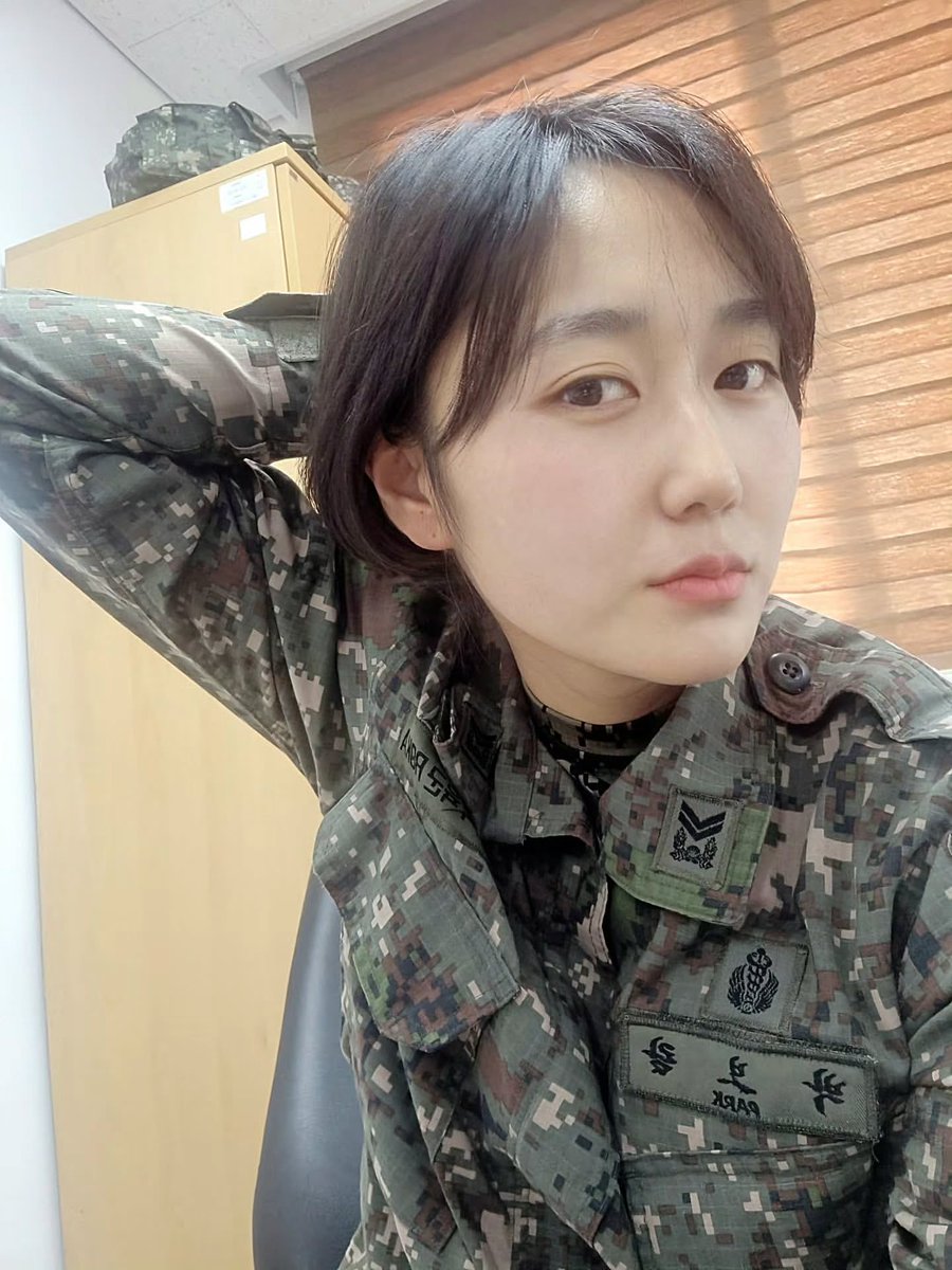 이사진좋은이유
과사중 화질젤좋음..(아마) 
그래서눈썹결잘보이고
초희귀 깐머고...
그냥.. 너무초미녀이다...//