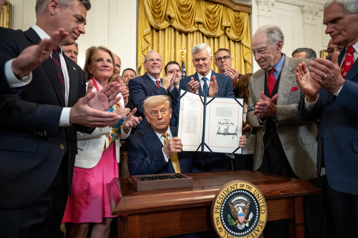 SenCapito's tweet image. West Virginia has been disproportionately impacted by the drug crisis, with fentanyl being one of the deadliest drugs that has made the crisis exponentially worse.
The HALT Fentanyl Act will help equip law enforcement with the resources needed to crack down on traffickers and…