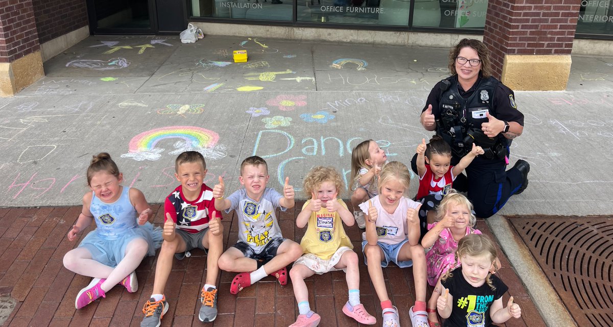 Downtown Sioux Falls is looking great today!  Thank you to this great group of kids for adding some beautiful artwork! /980
