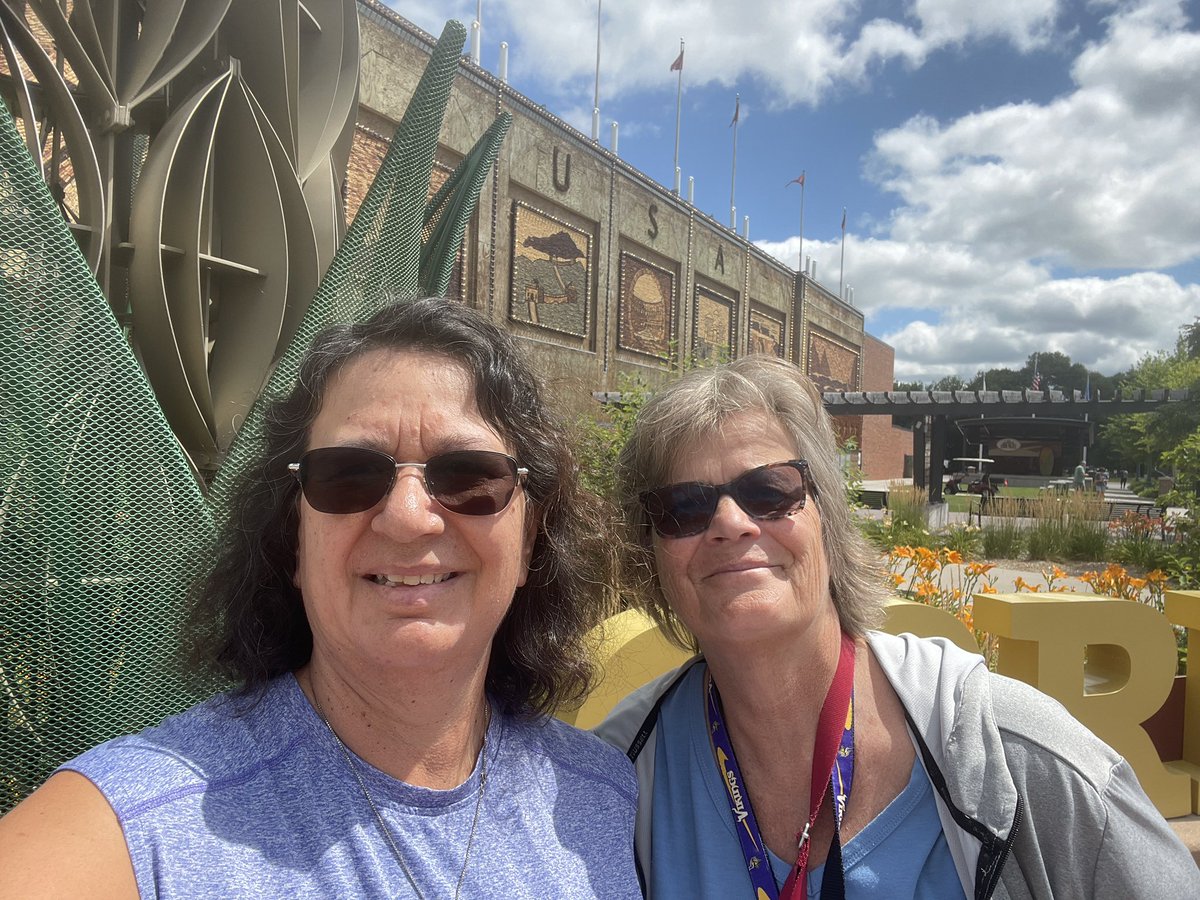 OzLutheranChick's tweet image. On our way to the Rez to see some family. Stopped at the Corn Palace on the way.