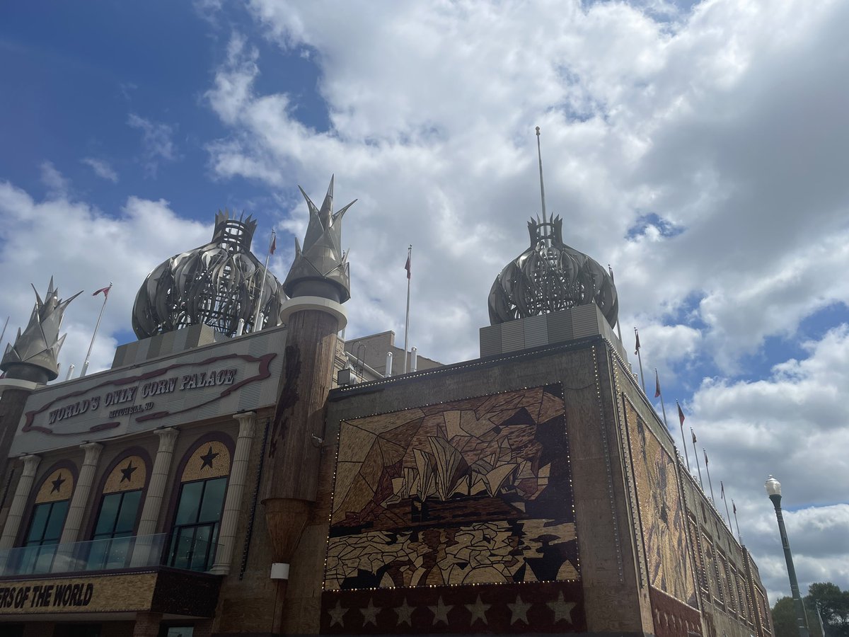 OzLutheranChick's tweet image. On our way to the Rez to see some family. Stopped at the Corn Palace on the way.