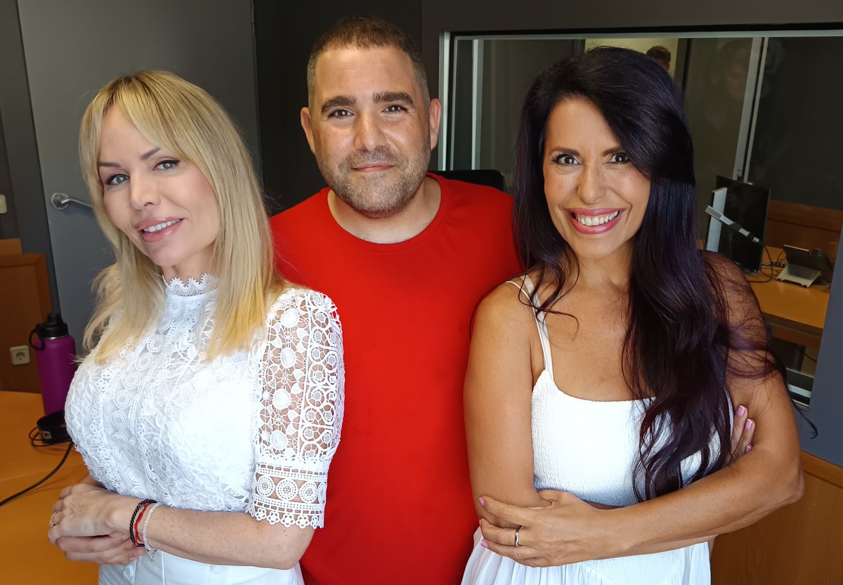 robert_calvo's tweet image. Hoy se ha producido esta fantasía en la radio. Las reinas 👑 del verano han venido a cantar y a montar una pequeña fiesta que podréis escuchar muy pronto. Son increíbles. ✨ #SoniaYSelena #YoQuieroBailar