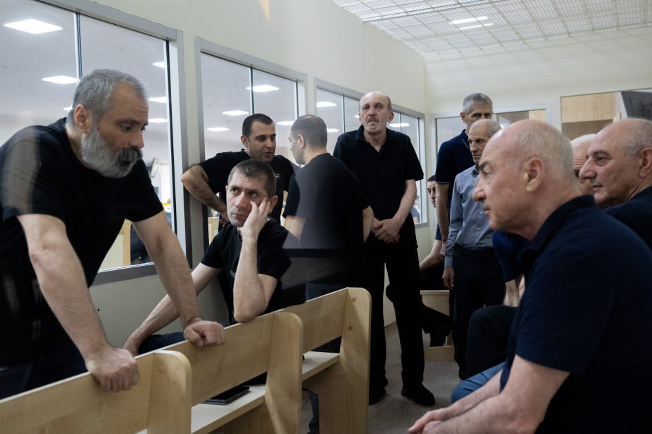 For exactly 6 months, 🇦🇲hostages have been tortured by a sham trial in #Azerbaijan. Today, another political show was staged by the #Aliyev regime, which is responsible for the #EthnicCleansing in #Artsakh. This’s a case where the executioner is "trying" his victims.
