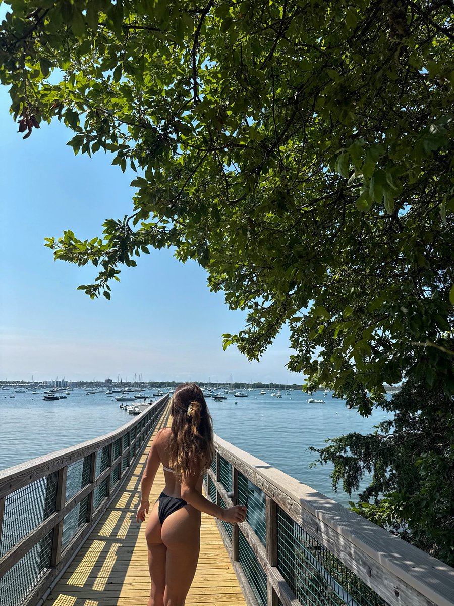 specialKslut's tweet image. suns out buns out‼️