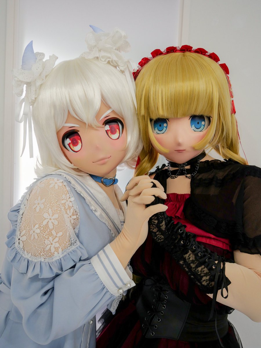 Rapra_kig's tweet image. えるるちゃん(@mujina_kig )とツーショット！！
白×金の組み合わせは華やかですね！✨

#えれてぃきぐ0601
#studioTWO 
📷:@ChaiPend さん