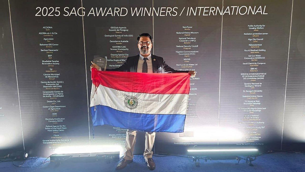 ¡La AEP, a través de su GEOLab, recibe un premio internacional por su excelencia en el uso de los Sistemas de Información Geográfica (SIG)!
Con enorme orgullo anunciamos que el GEOLab de la Agencia Espacial del Paraguay ha sido distinguido con el prestigioso SAG Award 2025