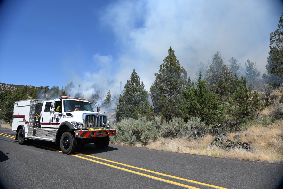 OSFM's tweet image. We've got the latest update on the #CramFire posted to our incident information blog, osfminfo.org.
The fire is 77,163 acres. Evacuations remain in place. Find them here:
Jefferson County: tinyurl.com/JCSOEvacMap
Wasco County: tinyurl.com/WascoCountyEva…