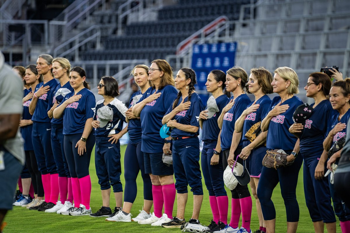 RepJulieJohnson's tweet image. Team Congress took the win at this year’s @CWSoftballGame, but the real victory is raising money to fight breast cancer.
Proud to play alongside a bipartisan group of my colleagues and the D.C. Press Corps in support of survivors, families, and lifesaving research.