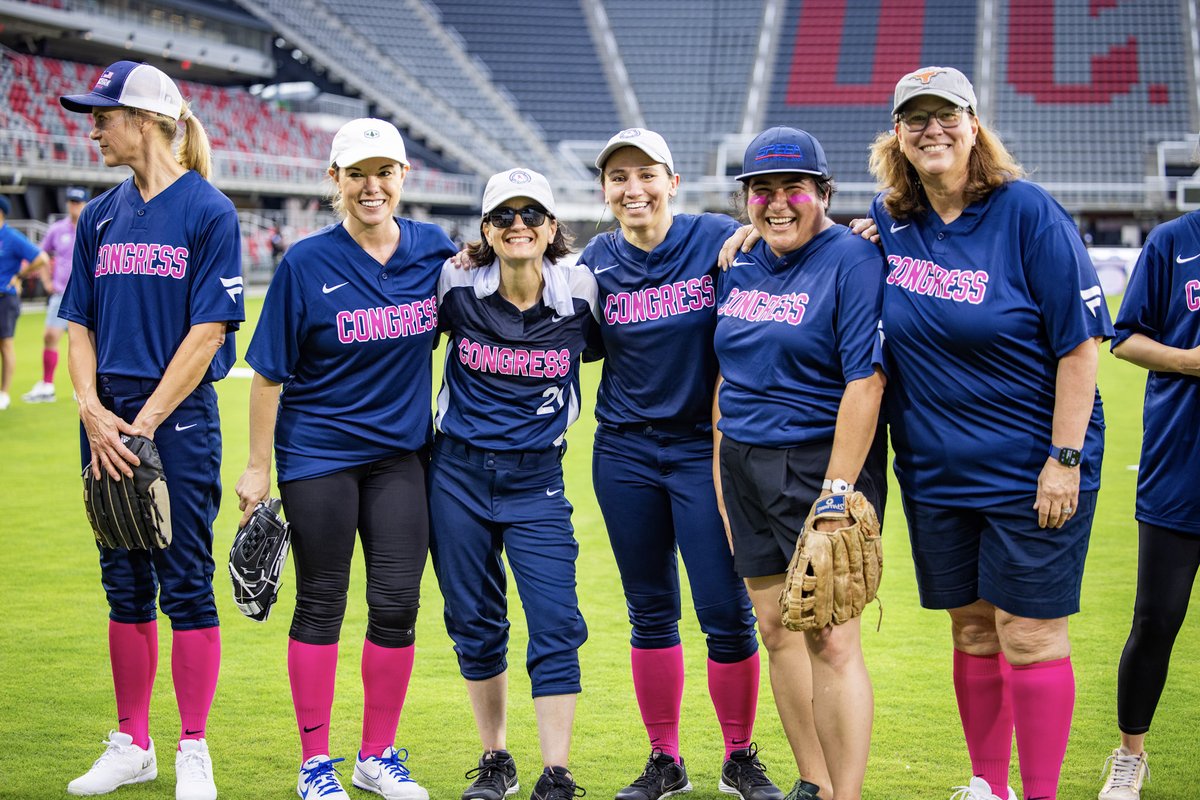 RepJulieJohnson's tweet image. Team Congress took the win at this year’s @CWSoftballGame, but the real victory is raising money to fight breast cancer.
Proud to play alongside a bipartisan group of my colleagues and the D.C. Press Corps in support of survivors, families, and lifesaving research.