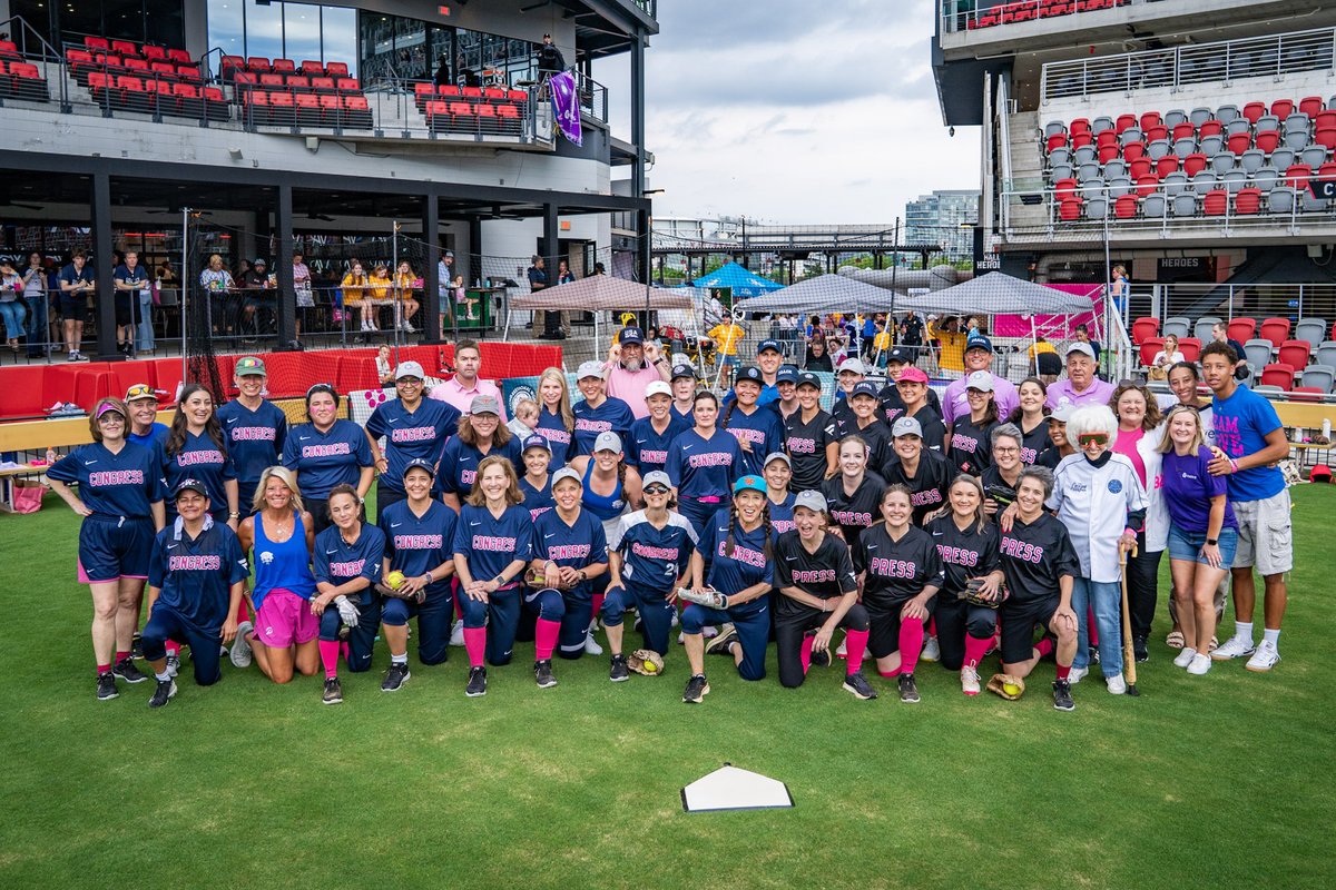 RepJulieJohnson's tweet image. Team Congress took the win at this year’s @CWSoftballGame, but the real victory is raising money to fight breast cancer.
Proud to play alongside a bipartisan group of my colleagues and the D.C. Press Corps in support of survivors, families, and lifesaving research.