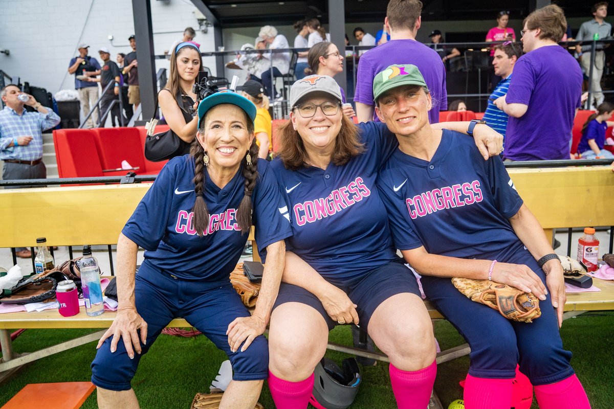 RepJulieJohnson's tweet image. Team Congress took the win at this year’s @CWSoftballGame, but the real victory is raising money to fight breast cancer.
Proud to play alongside a bipartisan group of my colleagues and the D.C. Press Corps in support of survivors, families, and lifesaving research.