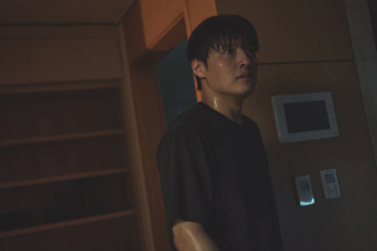 NetflixJP's tweet photo. ◆配信開始
Netflixシリーズ『84m²』（韓国）

カン・ハヌル主演。

全財産をつぎ込んで夢のマンションを購入した男性。

だが彼を待ち受けていたのは、壁1枚を隔てた向こうの耳障りな��音、敵意むき出しの隣人、そして恐ろしい秘密がだった。

#84平米 https://t.co/BL7zwOZO9y