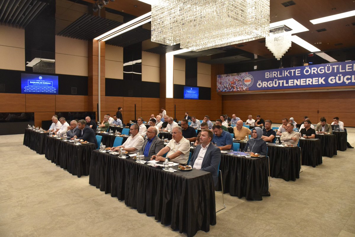 8.Dönem Toplu Sözleşme 
sürecine yönelik hazırlıklarımız kapsamında, taleplerimizi/tekliflerimizi istişare ettiğimiz Memur-Sen Genişletilmiş Başkanlar Kurulu toplantımızı Genel Merkezimizde gerçekleştirdik.
#MemurSen #BemBirSen 
#TopluSözleşme #EmeğinHakkı #BirlikteGüçlüyüz