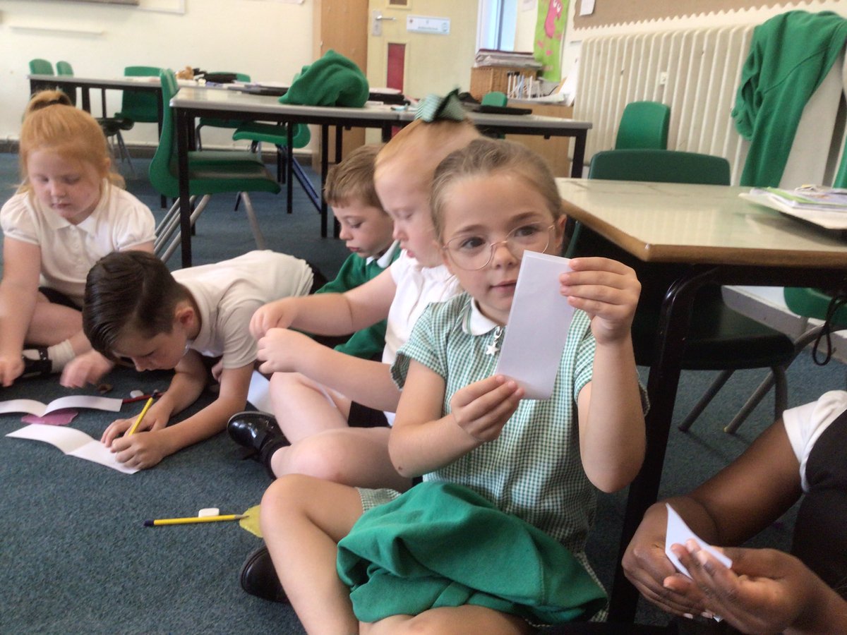 CaldiY2's tweet image. 💚Year 2 have been finding halves and quarters using strips of paper. #mathsisfun #practicalmaths @MathsMastery @CaldiPrimary @CNicholson_Edu @vianclark @LiftSchools @MbroCouncil @centre_right_ @mrsrmurad 💚