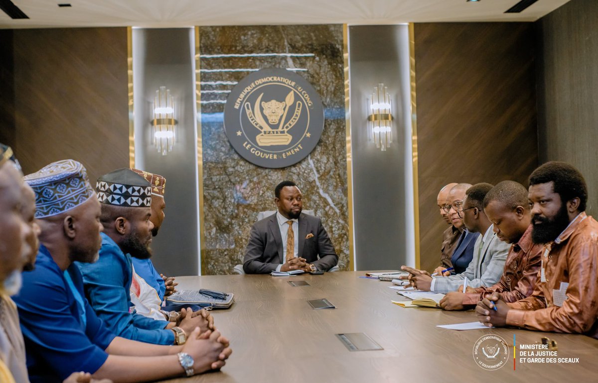 JusticeGouvCD's tweet image. Vers la fin de la crise de leadership au sein de la communauté musulmane en RDC
Le 16 juillet dernier, Son Excellence Samuel MBEMBA KABUYA a échangé avec les représentants des trois tendances opposées de la COMICO, dans le cadre d’une séance de travail centrée sur l’analyse du…